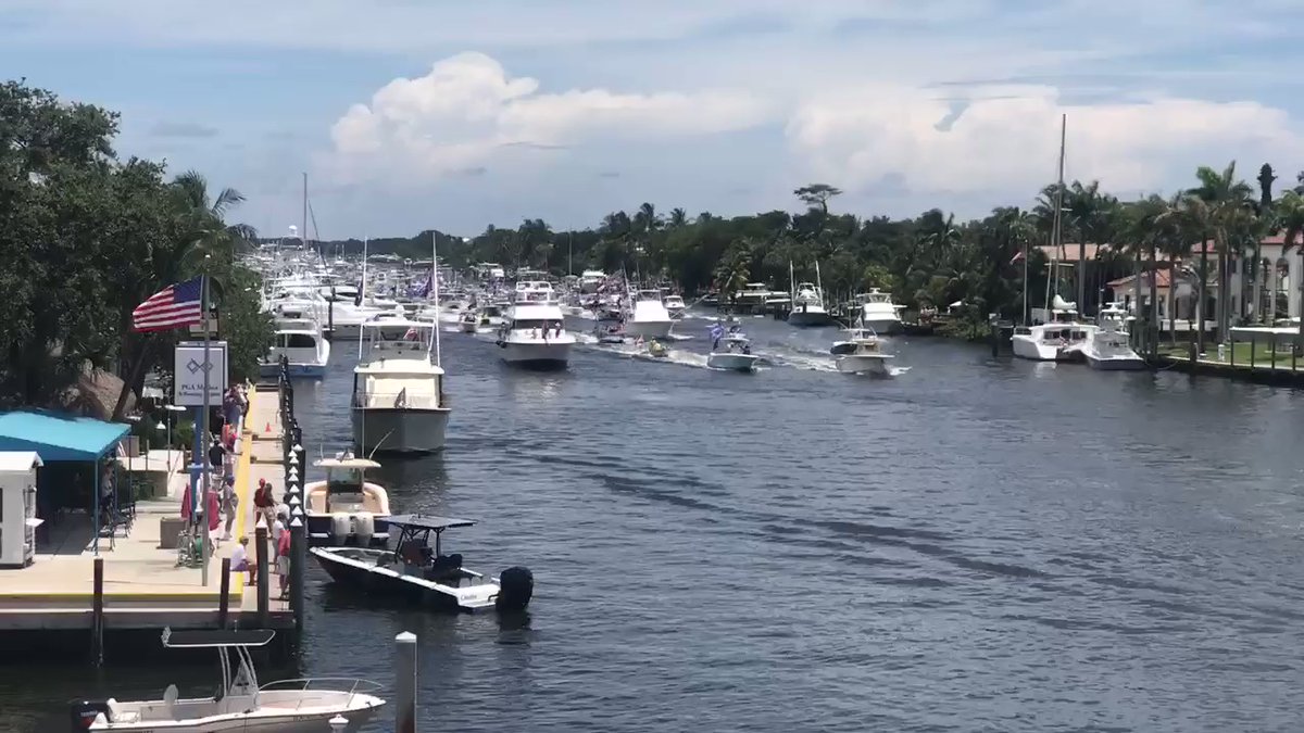 Boat parade in support of @realDonaldTrump approaches PGA Blvd.