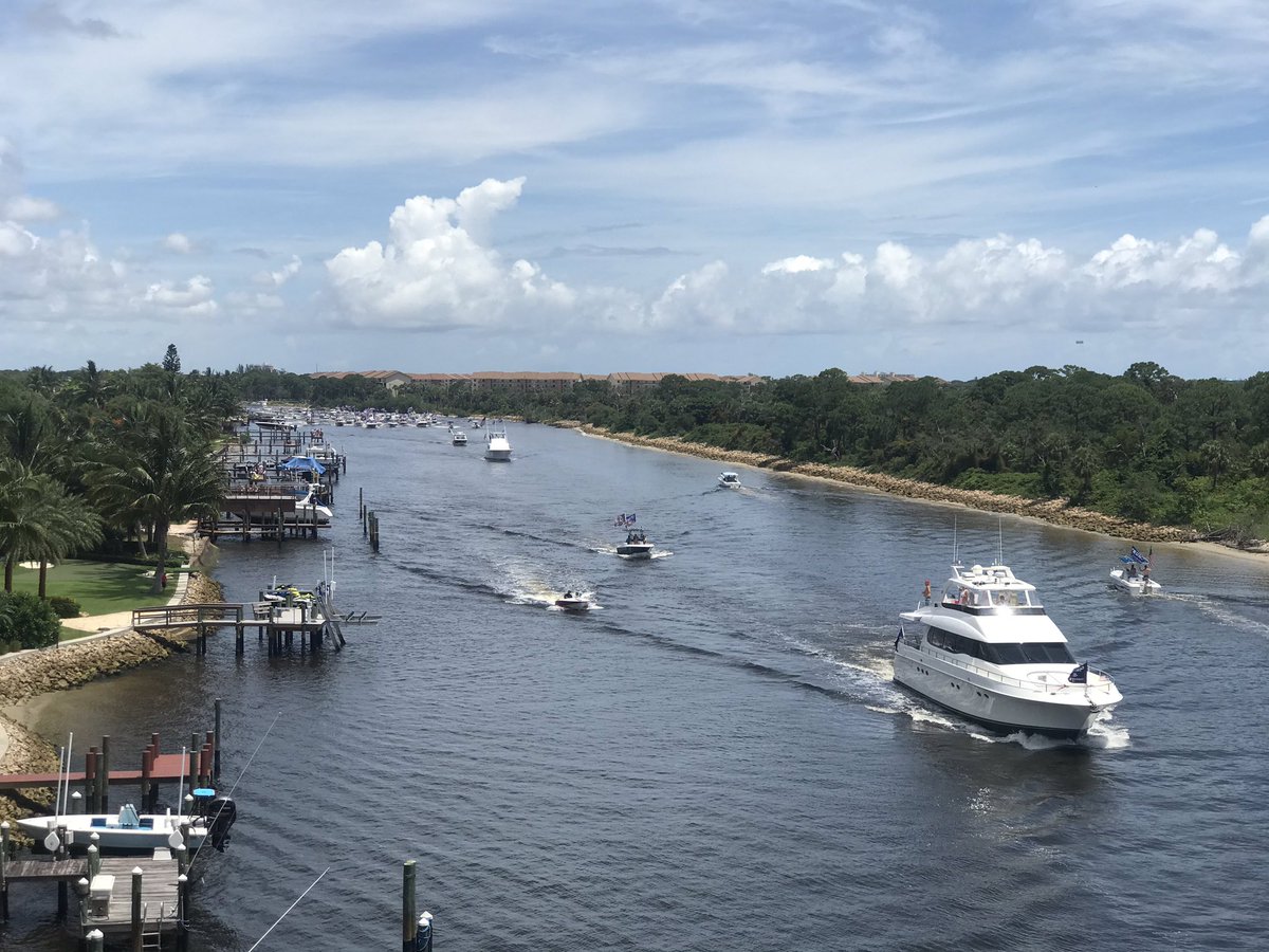 Boat parade in support for @realDonaldTrump approaches Donald Ross bridge.