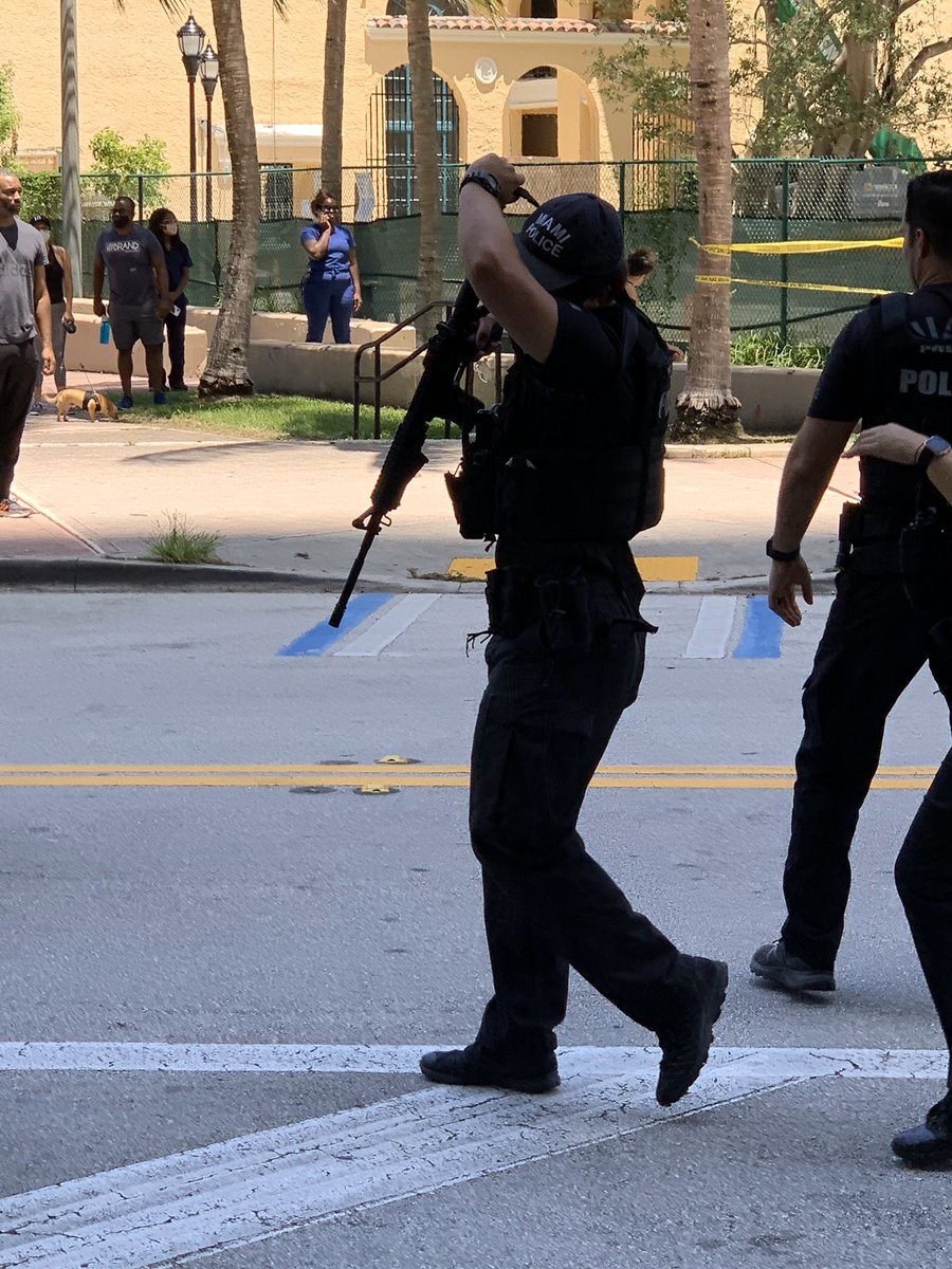 Big police scene in Edgewater area of Miami. @MiamiPD out with guns and people detained.
