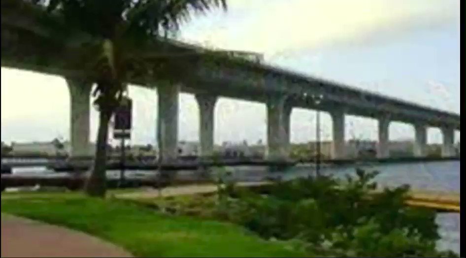 Uscgsoutheast advising boaters to avoid area near Rosevelt Bridge in Stuart warning that it could collapse.