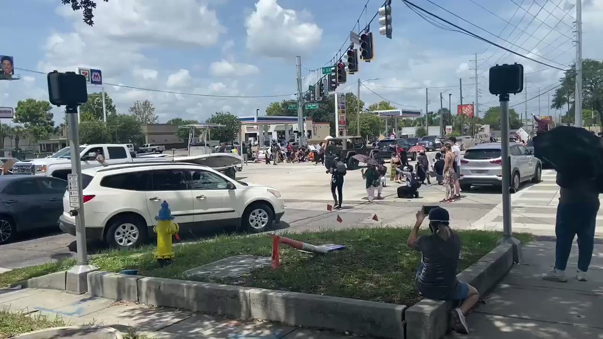 Protestors shutting down intersection of Spruce and Dale Mabry now. Chanting no racist police.