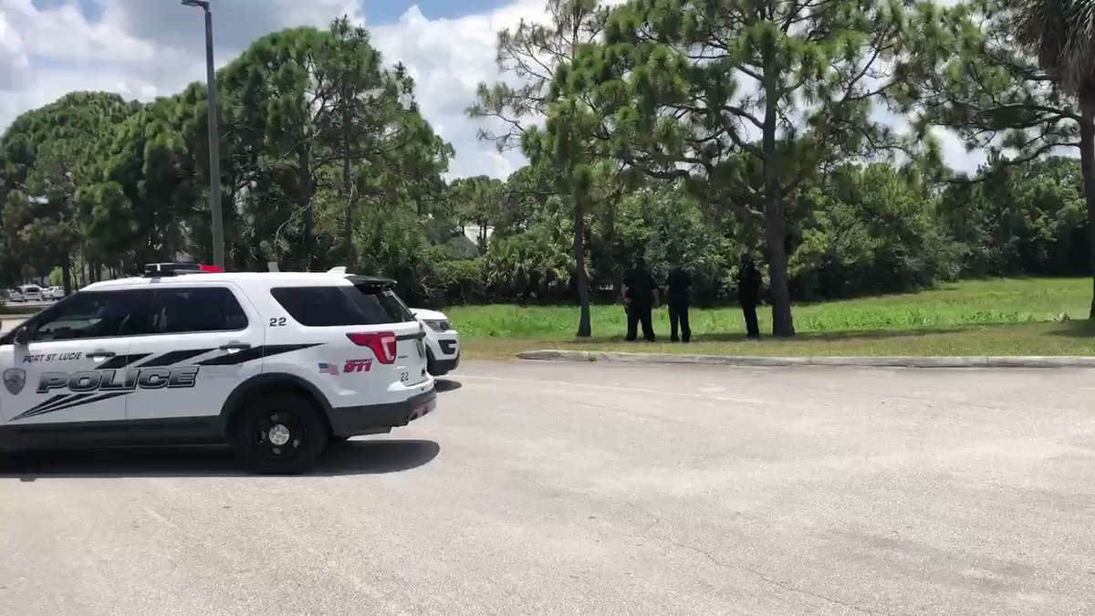 PSLPolice has a large area blocked off around an active shooter inside a home on SE Morningside Blvd. Everyone being told to stay away from the area.