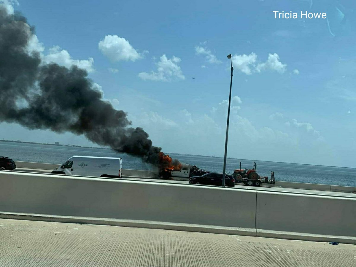 Howard Frankland: Fire department responding to this vehicle fire in the northbound lanes of I-275 on the bridge.