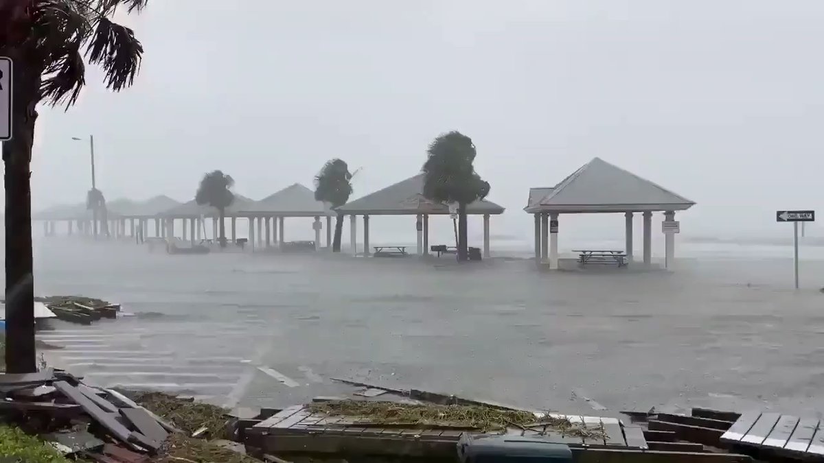 HuracanSally video of the storm surge caused by Hurricane Sally in the