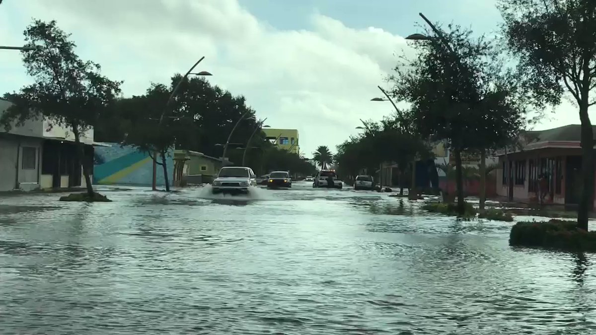 Edgewater floods between Biscayne Blvd. and N.Bayshore Dr. 15 st. To 23 ...