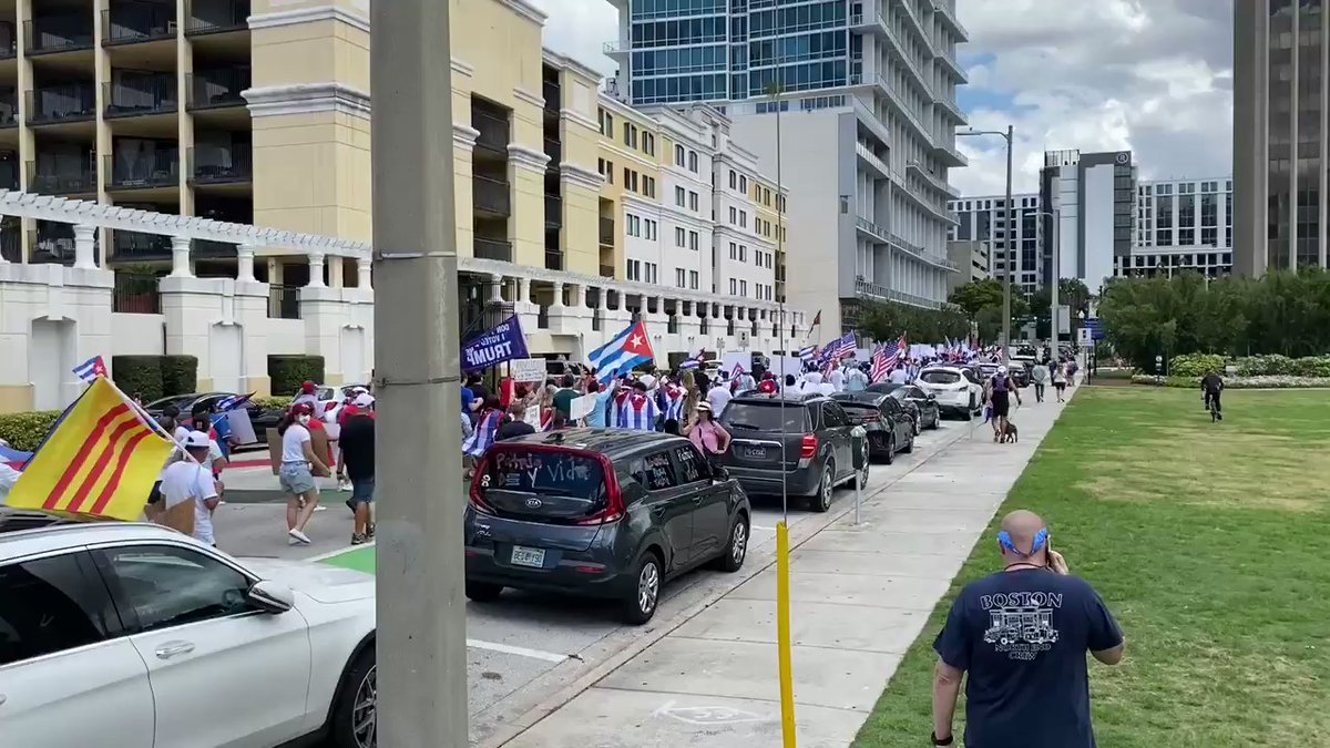 They're marching first to the Orange County courthouse and then to Orlando City hall. @OrlandoPolice are helping them by blocking traffic on Orange Ave
