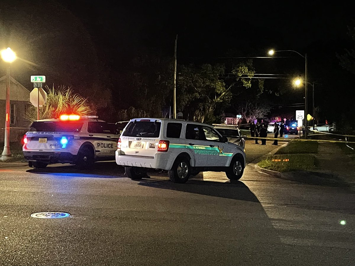 @StPetePD responding to a suspicious death at 15th Ave. &  26th St. where they say a man was found dead in a car.
