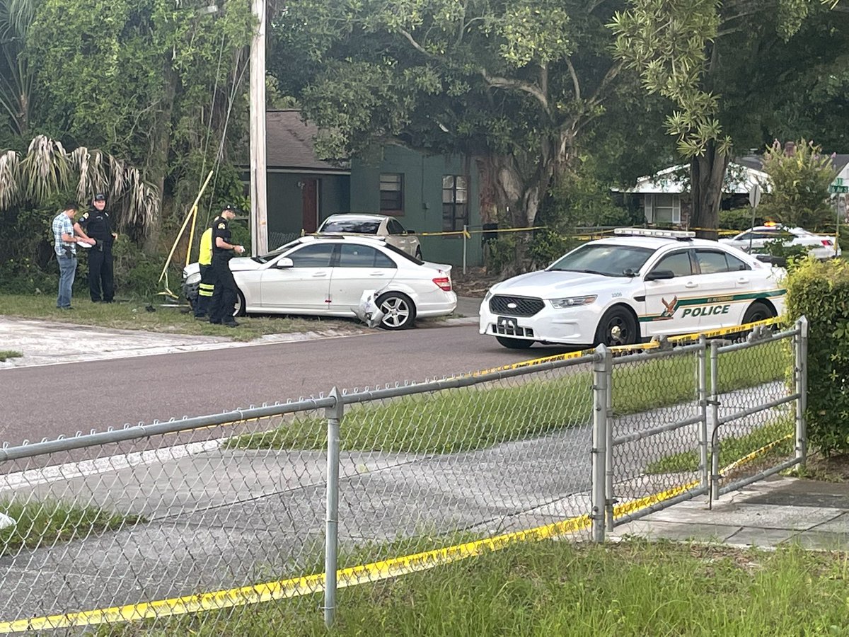 @StPetePD say local barbershop owner Anthony Link is the man found dead inside car on 15th Ave. S 