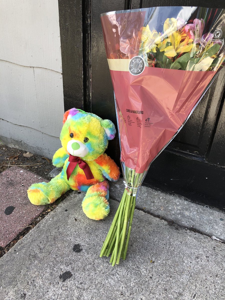 South St Pete at ATL Barbershop, owned by Anthony Link. @StPetePD say he was found dead in his car. Officers believe he was shot