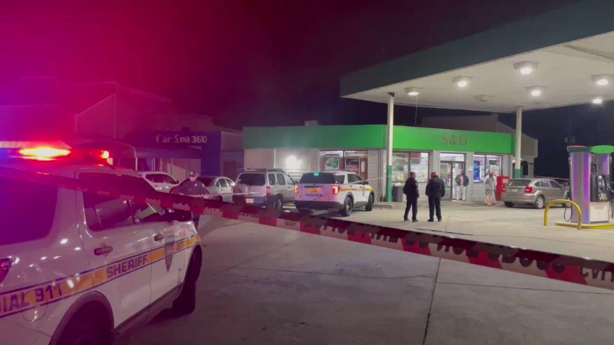 @JSOPIO is on scene at the S&G convenience store off of Powers Ave. and Toledo Rd.  Investigators have put out more than 50 evidence markers.   We're now waiting to hear from JSO about a briefing time before be learn more about this scene.