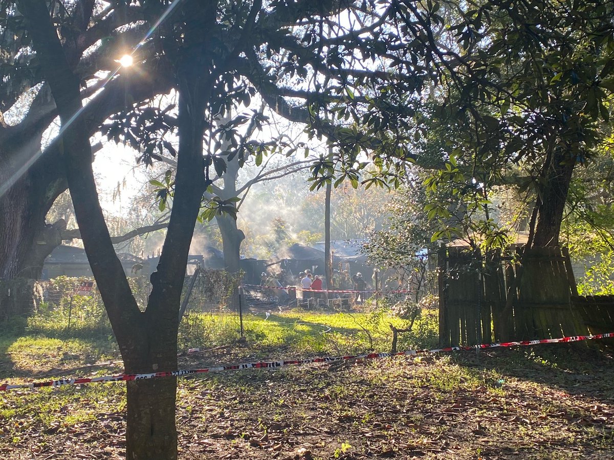 .@THEJFRD says firefighters have recovered a body inside the home that caught fire this morning on the Westside. JFRD says 2 people are now dead, 1 man is hospitalized following this fire - a medical examiner will determine cause of death