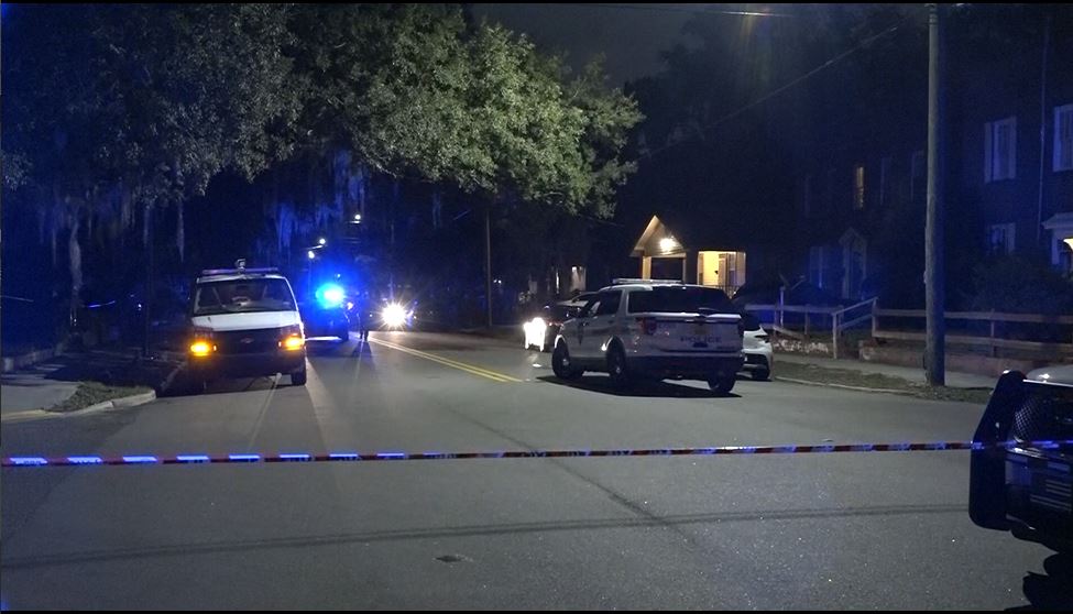 Man found shot dead inside Brentwood home -69 W 32nd St, 9:30 pm @jsopio says door was open -Man had at least one fatal gunshot wound -Police working to identify man -2min drive from homicide the night before