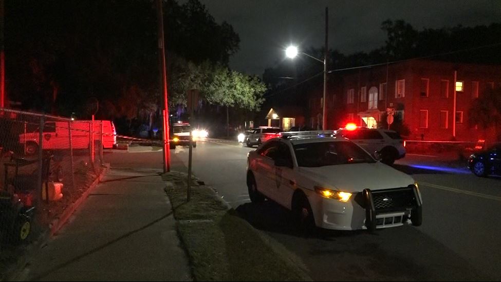 Man found shot dead inside Brentwood home -69 W 32nd St, 9:30 pm @jsopio says door was open -Man had at least one fatal gunshot wound -Police working to identify man -2min drive from homicide the night before 