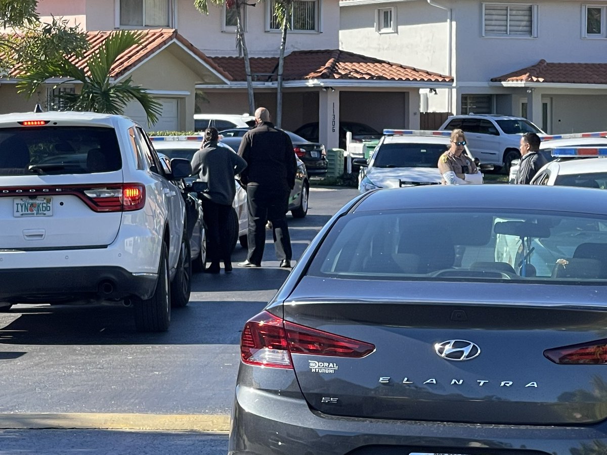 a dog was shot and killed in a Kendall neighborhood. @MiamiDadePD tell the owner shot the dog after it was attacking a family member. The dog was just taken by animal services. The family member attacked is doing okay