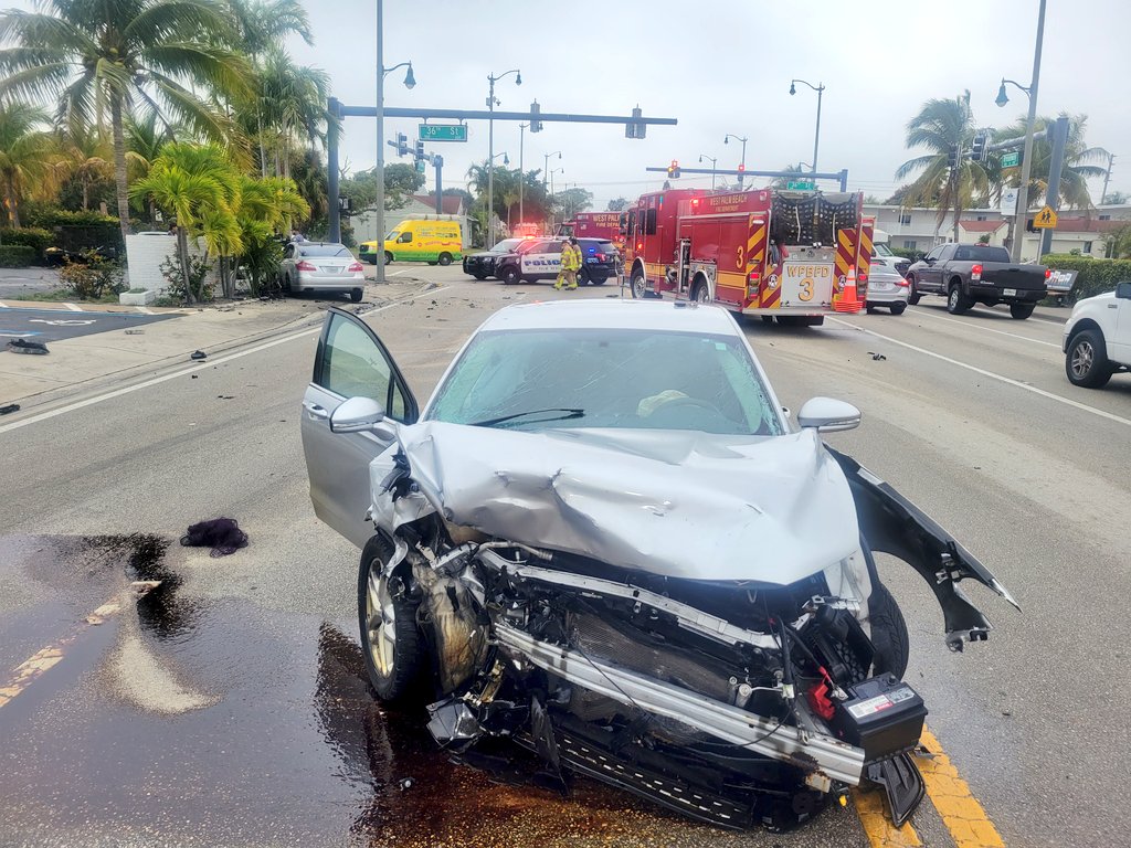 TrafficAlert Crash with injuries: 36 St/Broadway total of 4 transports by @WPBfire: 3 adults (one woman, two men) and one pediatric trauma to @StMarysMC