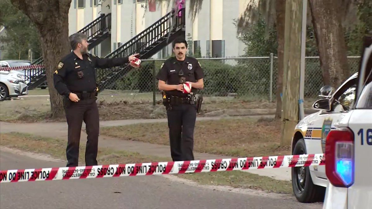 15-year-old injured after drive-by shooting in Lake Forest