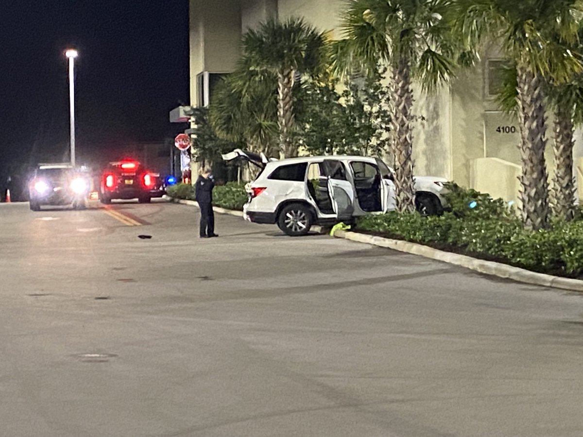 Coral Springs Police: Officer suffered minor injuries after crash with suspected criminals; 3 people in custody