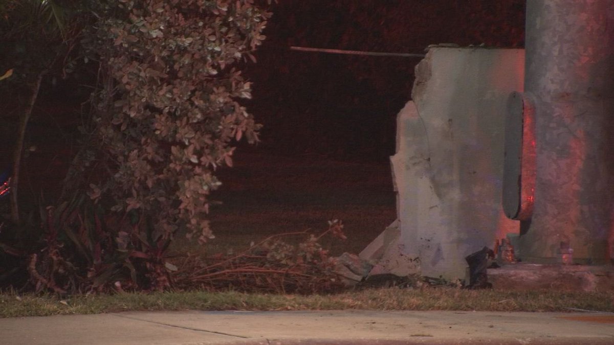 First responders in Pinellas are on scene of a Tesla versus a wall and a house on Gulf Blvd and Belleair Cswy in BelleairBeach. Avoid the area as the intersection is blocked with the exception of NB Gulf can turn EB on Belleair. 