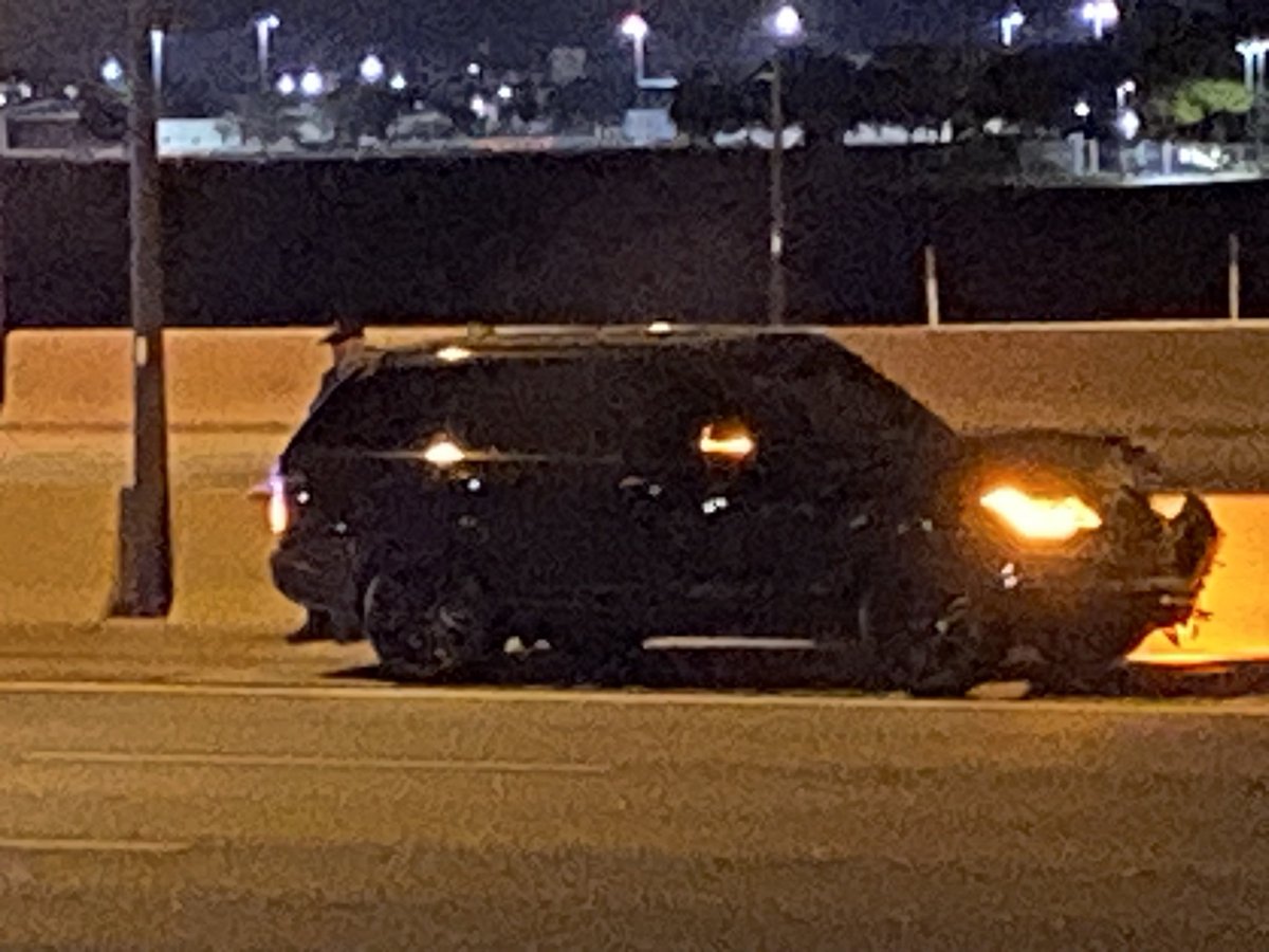 @OrlandoPolice are investigating a multi-vehicle, vehicle versus pedestrian crash on SR-408.  Two people were killed. All EB lanes and the WB E-pass lanes are shutdown at the Semoran Toll Plaza.