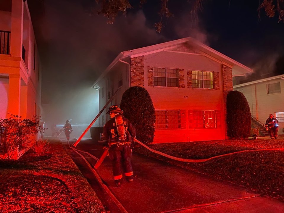 A quick response by our Orlando firefighters helped stop a fire from spreading between two apartments on Vassar Street. The fire was out within five minutes of units arriving. Four people have been displaced and the @RedCrossCFL is assisting