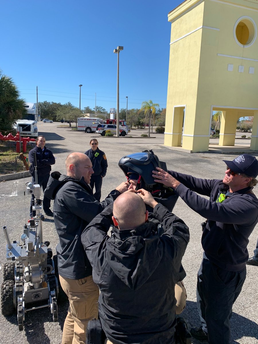 Sarasota Police Department:Recently, our Explosive Materials Unit (EMU) had a chance to share their skills & knowledge with North Port Fire Rescue. This was a chance for agencies to familiarize themselves with other policies & procedures in the event that a suspicious package is found