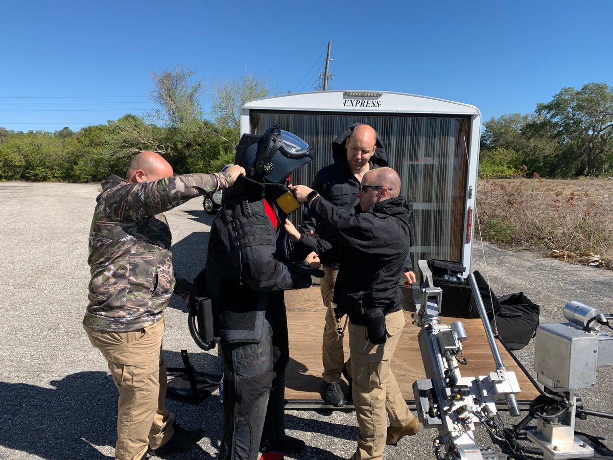 Sarasota Police Department:Recently, our Explosive Materials Unit (EMU) had a chance to share their skills & knowledge with North Port Fire Rescue. This was a chance for agencies to familiarize themselves with other policies & procedures in the event that a suspicious package is found