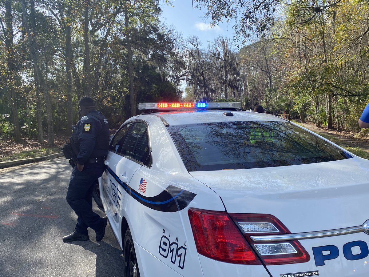 Jacksonville Beach Police officers are searching wooded area west of Sanctuary Blvd, between Jacksonville Dr & J Turner Butler Blvd near spot where a 33 yr old father was shot &amp; killed last Wed. Officers are making sure they didn't miss anything