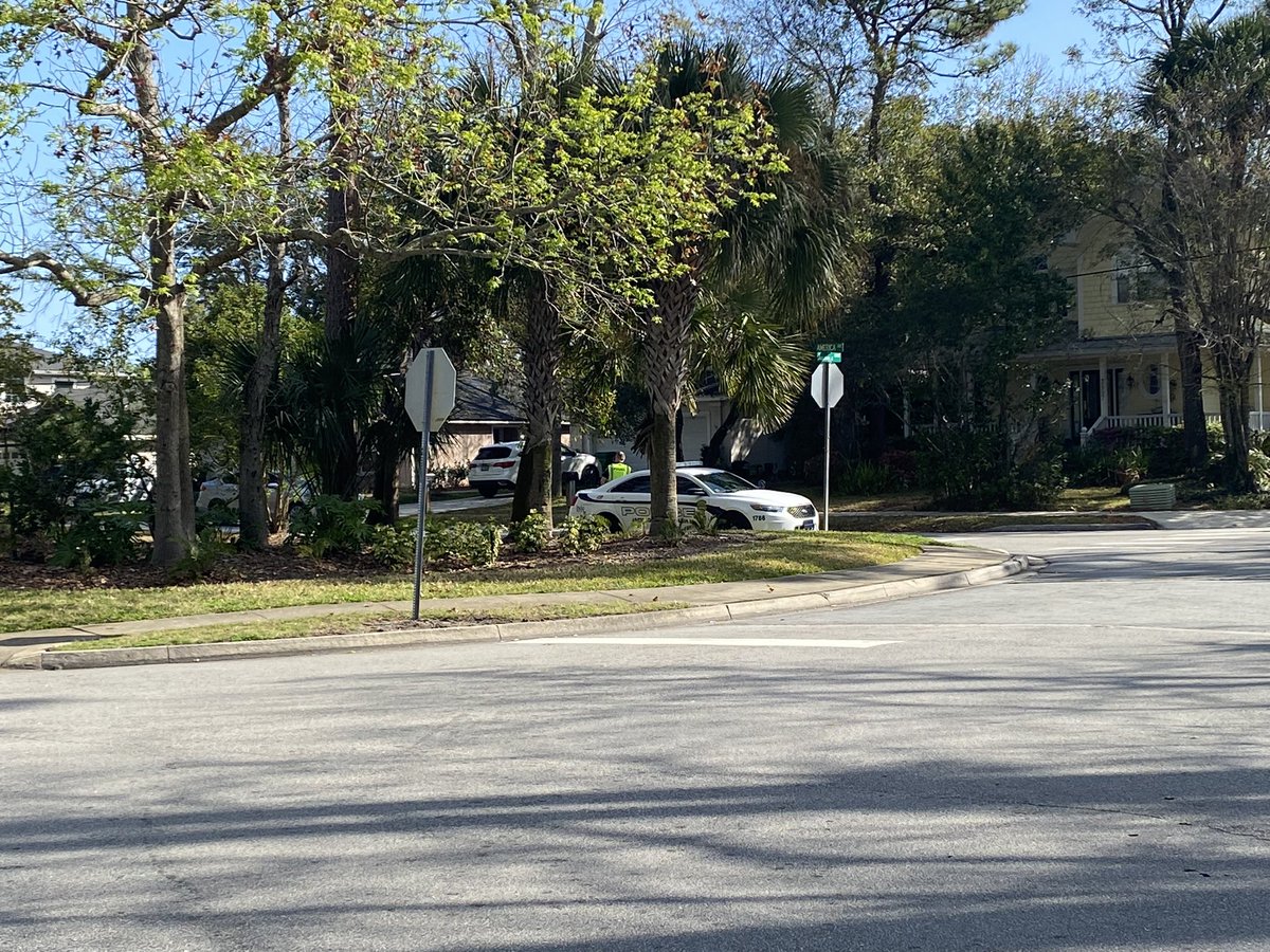 Jacksonville Beach Police officers are searching wooded area west of Sanctuary Blvd, between Jacksonville Dr & J Turner Butler Blvd near spot where a 33 yr old father was shot &amp; killed last Wed. Officers are making sure they didn't miss anything