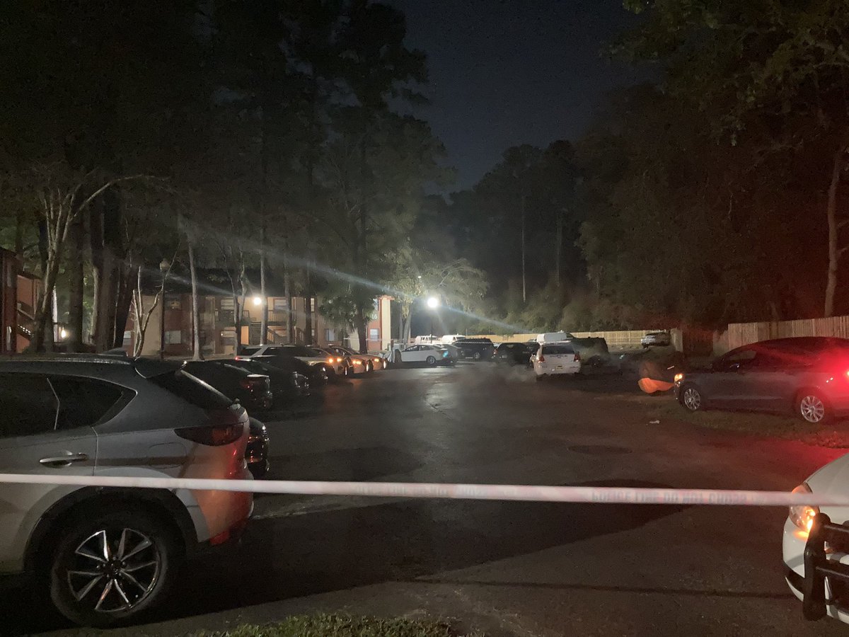 @JSOPIO remains on scene of an Officer involved shooting at the Westwood Apts off Lane Ave. that left one suspect dead and two officers on administrative leave 