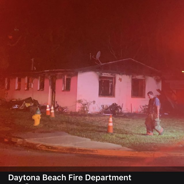 Investigators @DaytonaBeachFD say space heater caused early am fire on Caroline Street. Resident safe but displaced. Home destroyed. Firefighters kept blaze from spreading to neighboring homes