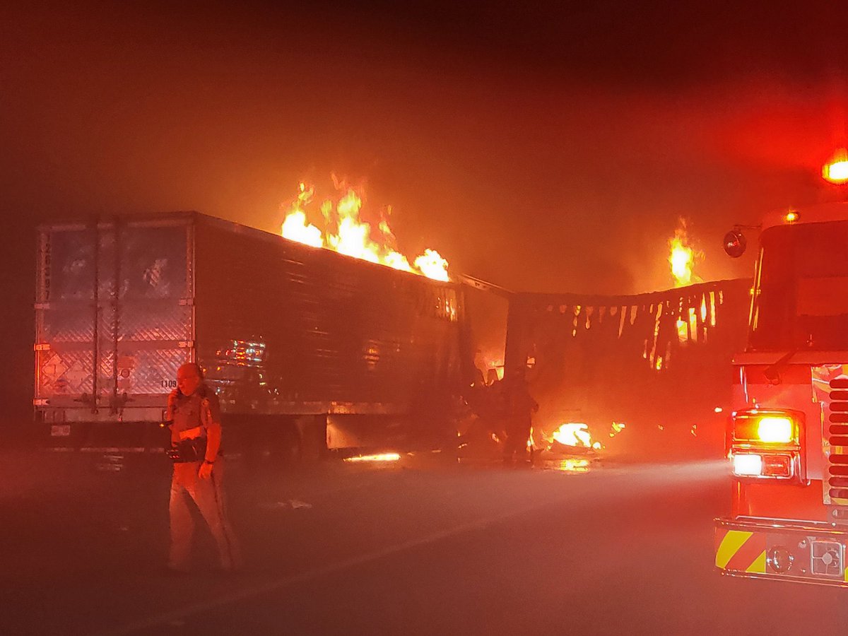 Deadly crashes on I-95 near Edgewater around 1:30 AM.  Three people killed. One child airlifted to Arnold Palmer. Multiple injuries @NWSMelbourne says possible mix of fog & smoke caused drop in visibility.