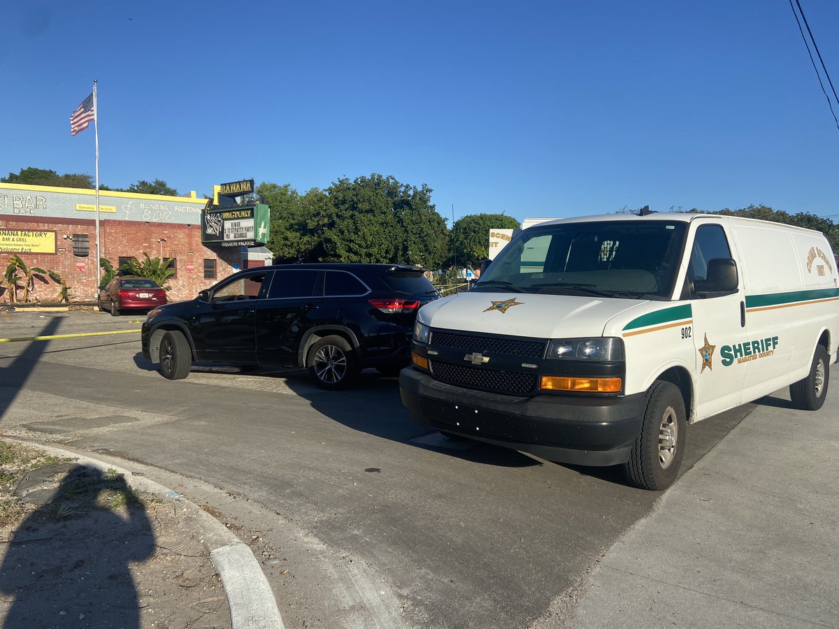 .@ManateeSheriff investigating a shooting in the Banana Factory Parking lor, at least one is injured.