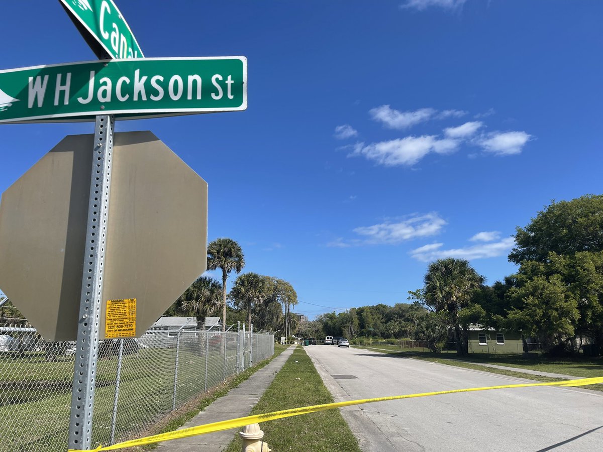 @MelbournePolice investigating after man found shot to death in yard on Canal Street Sunday night. Detectives working to contact next of kin