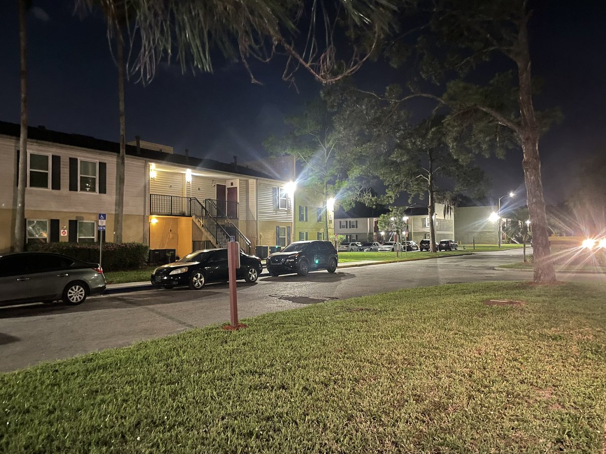 CHILD & MAN SHOT: @OrlandoPolice investigating a shooting that left a 6  y/o girl &amp; a man injured here at the Palm Grove Gardens Apts on W.D. Judge Drive.