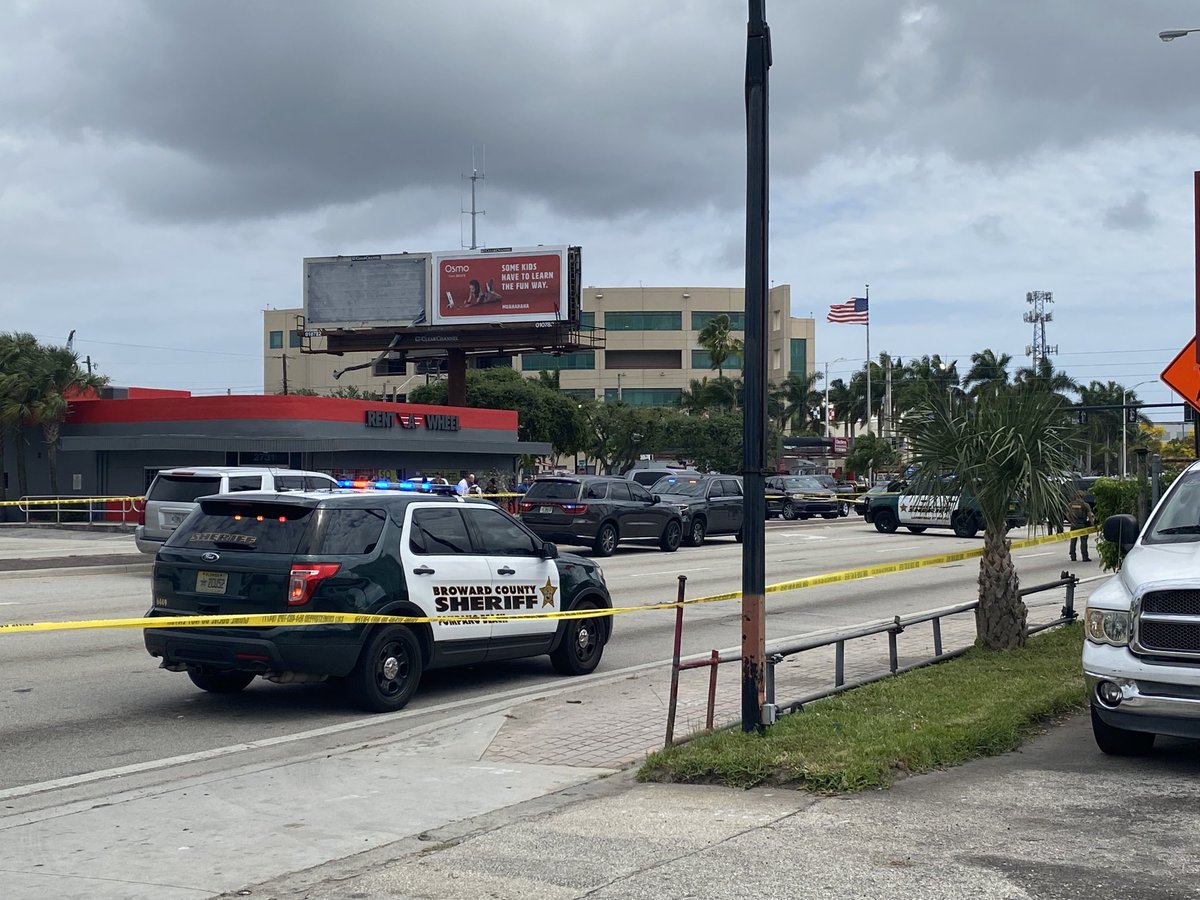 Massive investigation and scene on Broward Blvd very close to BSO HQ. ⁦@browardsheriff⁩ tells  this is a police involved shooting and there is a suspect in custody