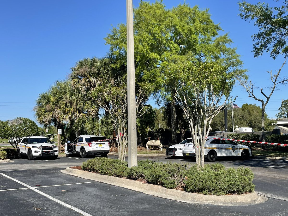 JSO presence at Paradise Island Apartment Homes. Crime scene tape blocks off entrance. No word from JSO about what's going on, other than we will get word from spokesperson at some point. Command center set up in neighboring shopping center