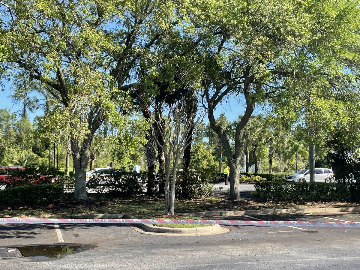 JSO presence at Paradise Island Apartment Homes. Crime scene tape blocks off entrance. No word from JSO about what's going on, other than we will get word from spokesperson at some point. Command center set up in neighboring shopping center 