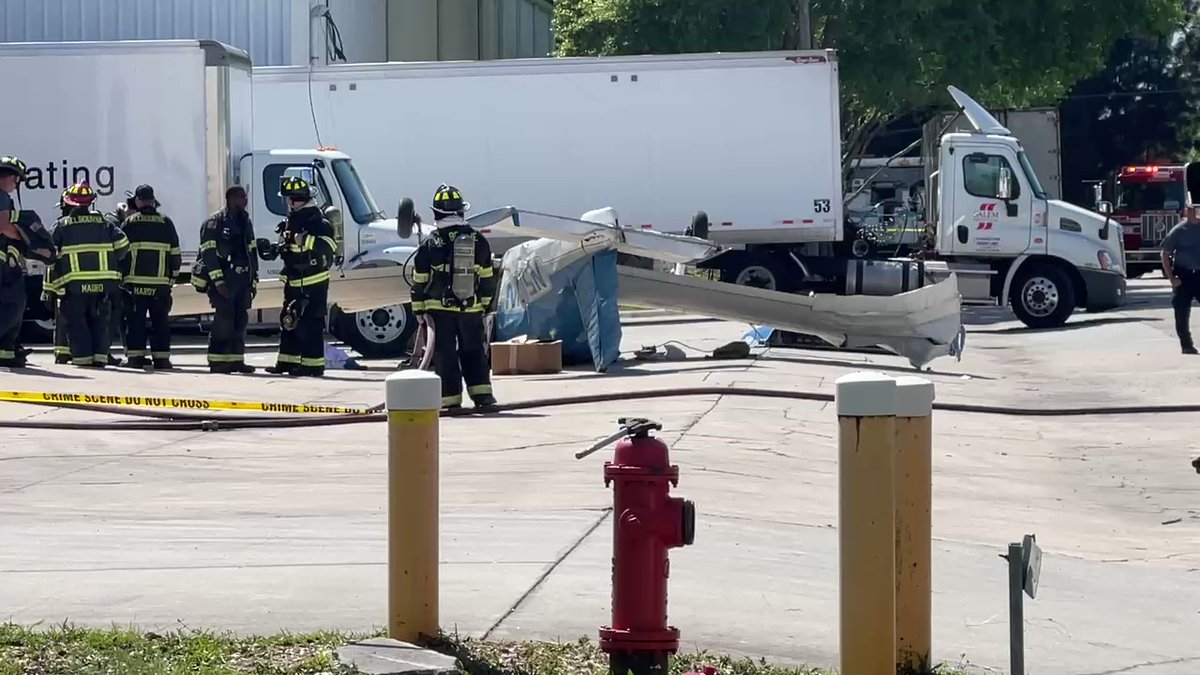 Small plane down near @FlyMLB — Silver Sands Dr, industrial area near Wickham and Ellis in Melbourne. Unknown injuries.