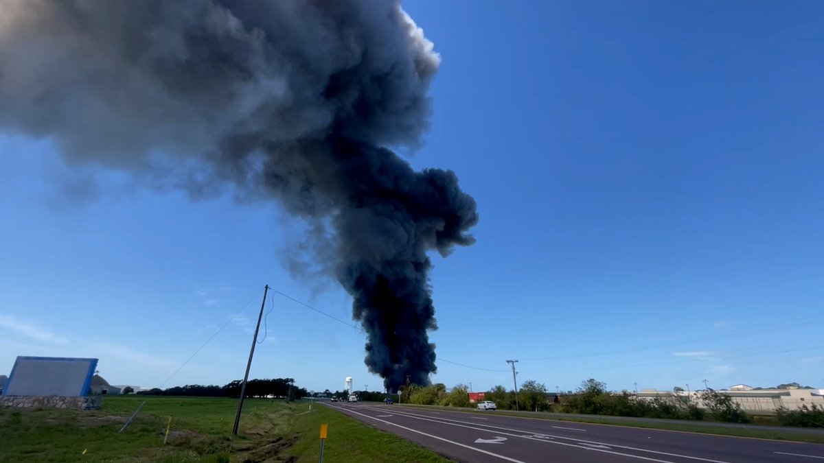 Palmetto scrapyard fire sends smoke into sky