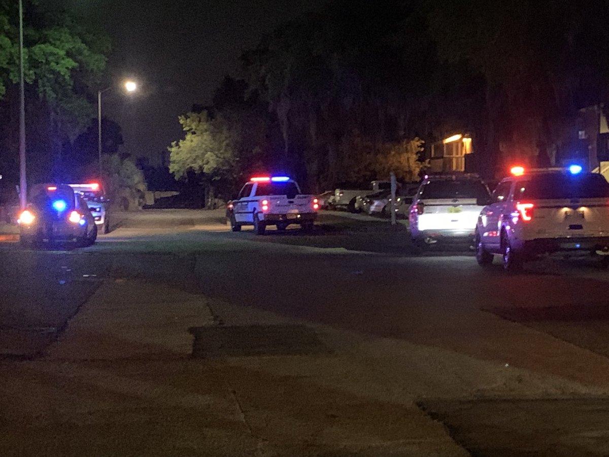 The @OrangeCoSheriff is investigating a reported shooting. It happened at Southern Oaks apartments off of Silver Star Rd. Multiple patrol cars on scene.