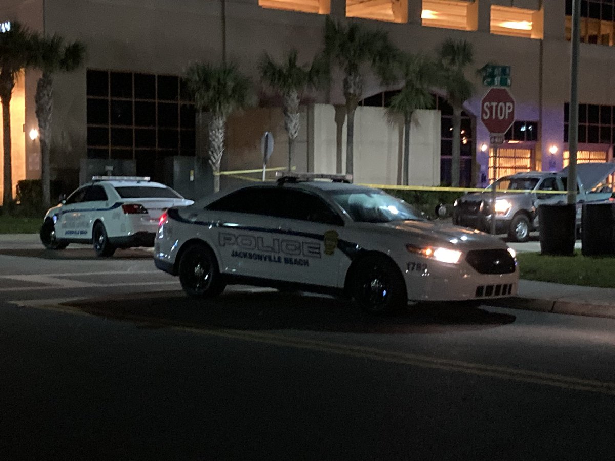 Jax Bch incident at BRIX late last night - police have been here over 5hrs and have the parking lot and 2nd st N sealed off but have released zero information about what happened here 