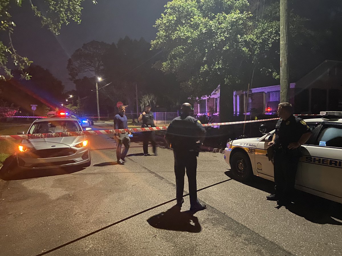 JSO is responding to a shooting off Linwood Avenue. It is a relatively small scene with a few JSO vehicles parked outside a home. 