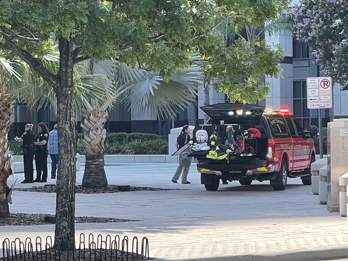 Orange County Courthouse evacuated. Officers on scene telling people they are clearing area due to a bomb threat. 