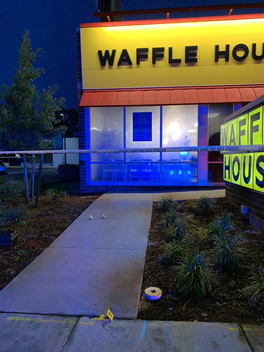 @OrlandoPolice, an argument at a Kirkman Rd @WaffleHouse parking lot led to a shooting, leaving one man injured. Several windows shot out. Investigators still gathering evidence and talking with witnesses