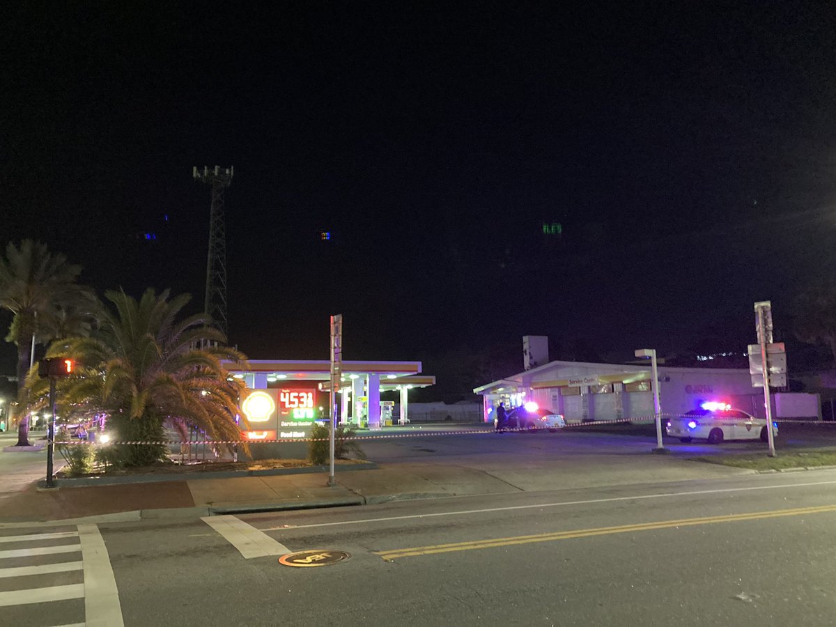 @JSOPIO on scene of a shooting in downtown Jacksonville on Main St. at the Shell. Police say 2 men shot a 33-year-old woman in the hand as she was leaving the gas station convenience store and walking to her car. Suspects seen driving away