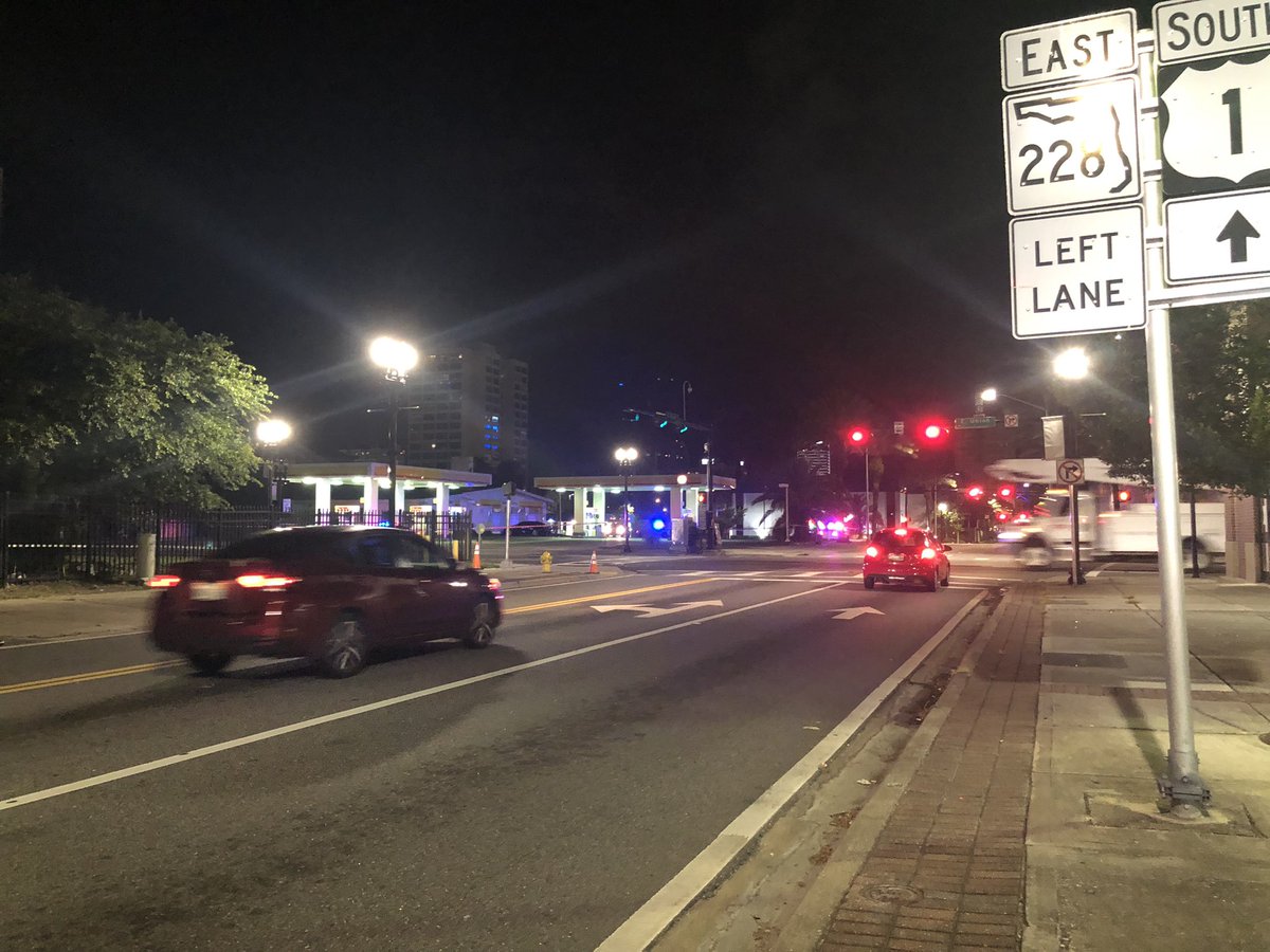 @JSOPIO on scene of a shooting in downtown Jacksonville on Main St. at the Shell. Police say 2 men shot a 33-year-old woman in the hand as she was leaving the gas station convenience store and walking to her car. Suspects seen driving away