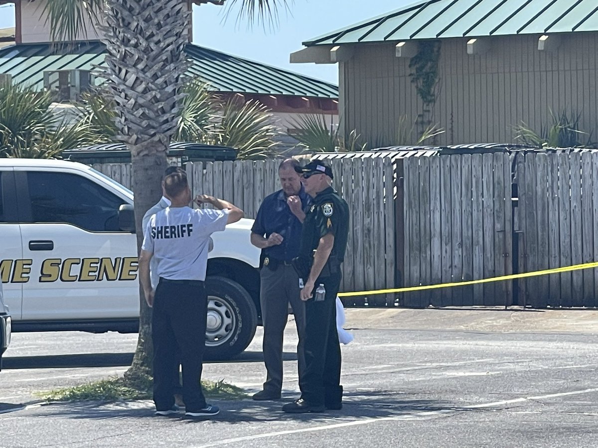 At around 8 AM the @OCSOALERTS says deputies shot and killed a man carrying a machete on the Okaloosa Island pier. Deputies say one tourist was sliced