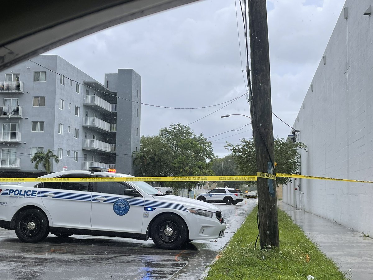 Miami PD:TRAFFIC ADVISORY: Please avoid N.W. 24th Ct - N.W. 23rd Ave on 23rd St as detectives investigate a fatal shooting that occurred in the area