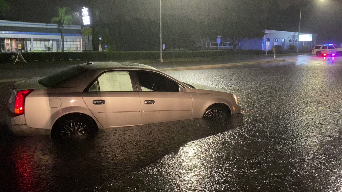 Fast-moving storms soak the Suncoast.  Inches of rain within an hour.  301 and other roads not passable.  @SarasotaPD  setting up roadblocks.