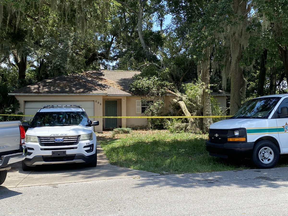 Police say the burglary suspect shot in Leesburg this AM is in ICU. The 2nd suspect remains on the run.  As for the homeowner who shot the burglar, the PIO says it does not appear he will face charges but this is an active investigation.